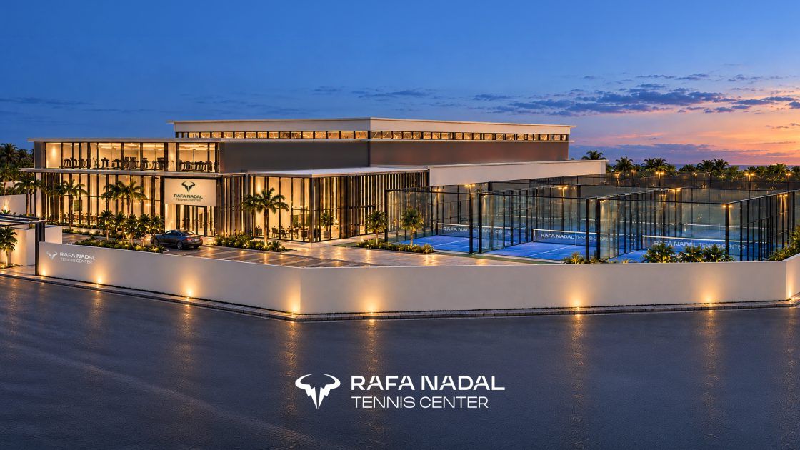 Визуализация будущего центра Rafa Nadal Tennis Center в Бахрейне: здание и корты в вечернем освещении.