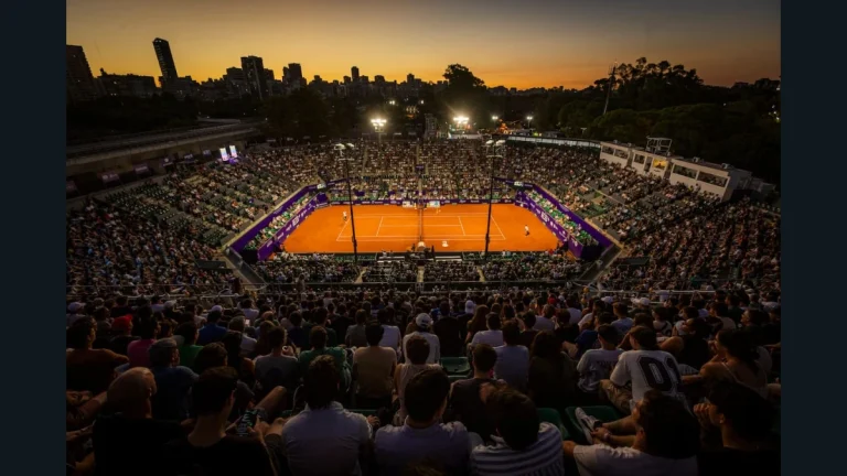 Центральный грунтовый корт Buenos Aires Lawn Tennis Club во время Argentina Open