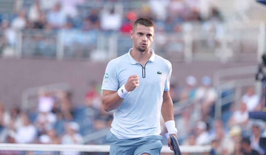 Артур Жеа в голубой форме с ракеткой на US Open — 2026