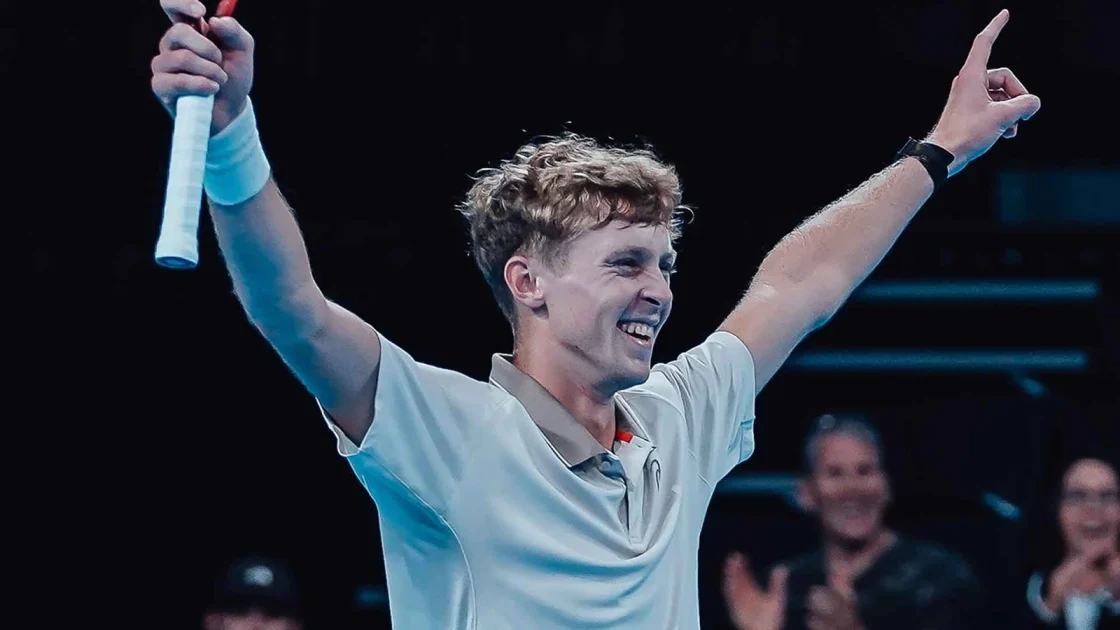 Феликс Бальшоу празднует первую победу ATP в Лионе